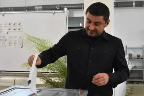 Глава Дербентского района Эльман Аллахвердиев проголосовал на выборах