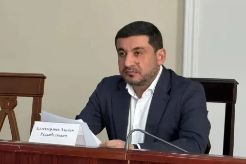 Эльман Аллахвердиев провел аппаратное совещание в Дербентском районе: итоги недели и новые задачи