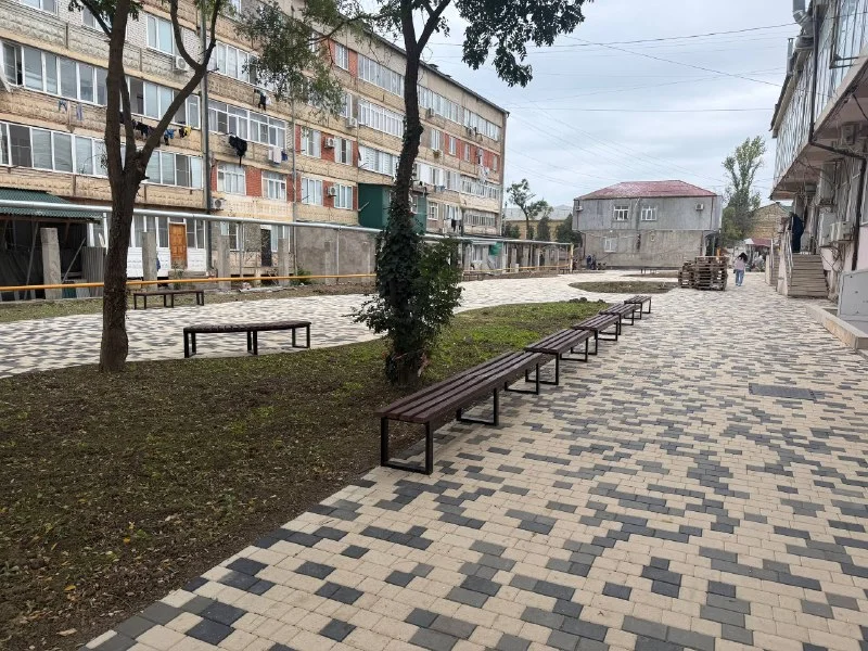 Завершается благоустройство сквера на улице 345-й ДСД