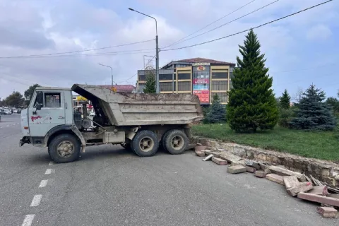 В Дербенте благоустраивают кольцевую развязку на пересечении улиц Гагарина и Агасиева