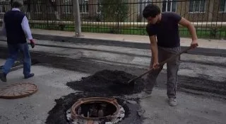 В Дербенте завершают укладку асфальта на дороге от проспекта Агасиева до школы №18