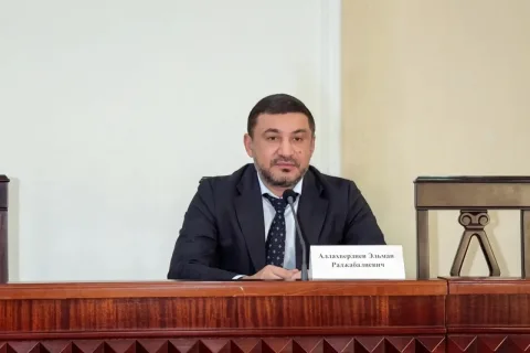 Глава Дербентского района обсудил с директорами школ капремонт и открытие новых зданий