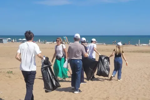 В Дербенте прошла акция «Чистый берег» по очистке побережья Каспийского моря
